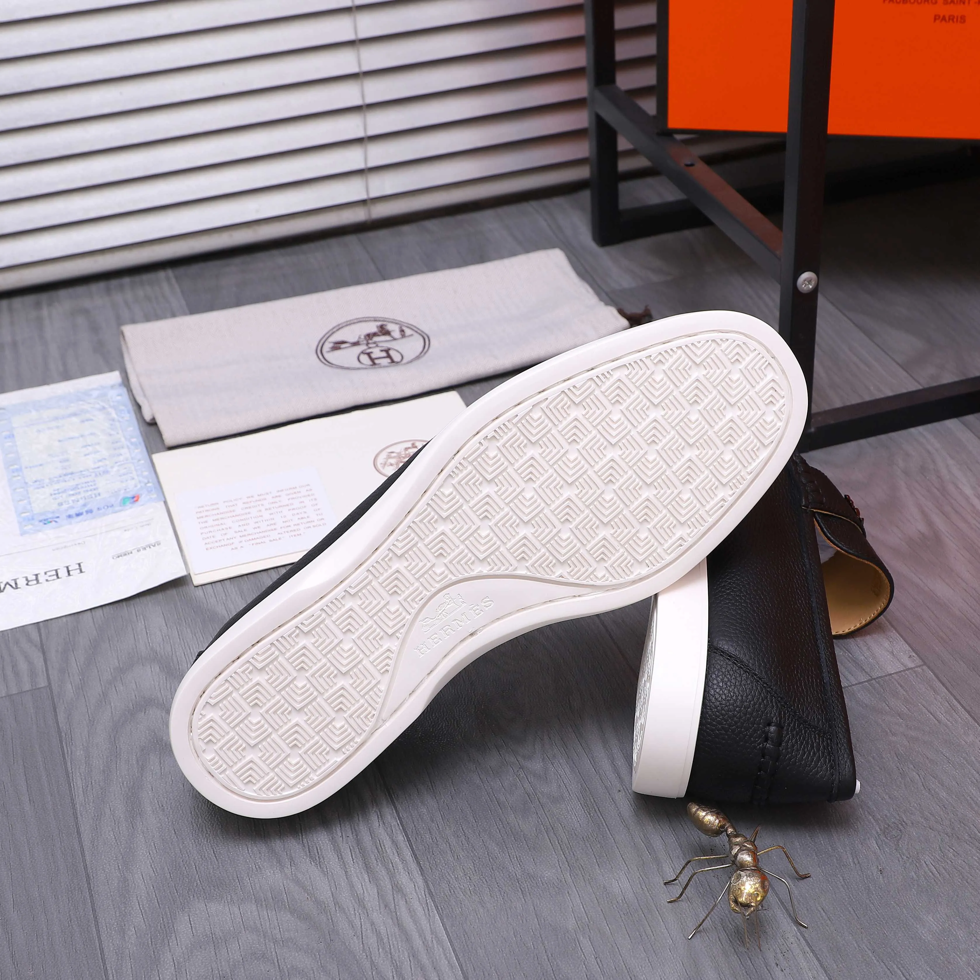 Men's shoes 💰p560 Product trademark: HERMES "Hermes" casual slip-on men's shoes. Regular size: 38-46 (45.46 is custom-made and non-returnable) Product materials: Selected pebbled cowhide upper, cowhide lining, original foam rubber ultra-light sole